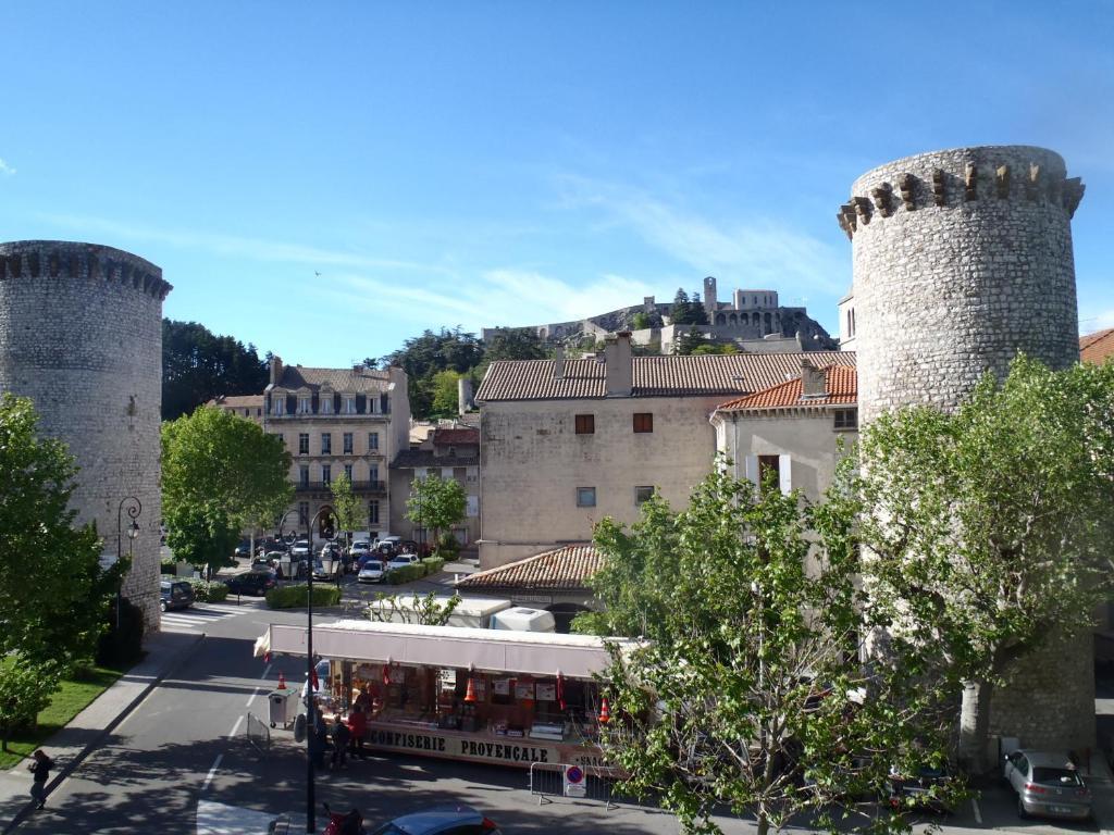 Grand Hotel Du Cours Sisteron Oda fotoğraf