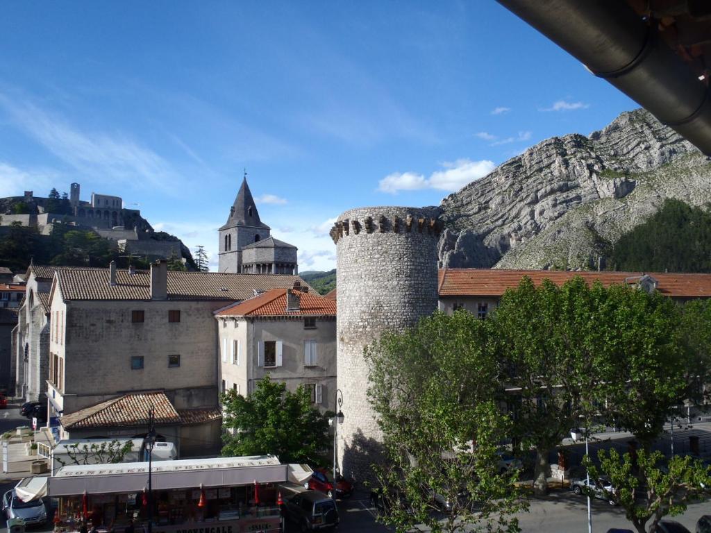 Grand Hotel Du Cours Sisteron Oda fotoğraf
