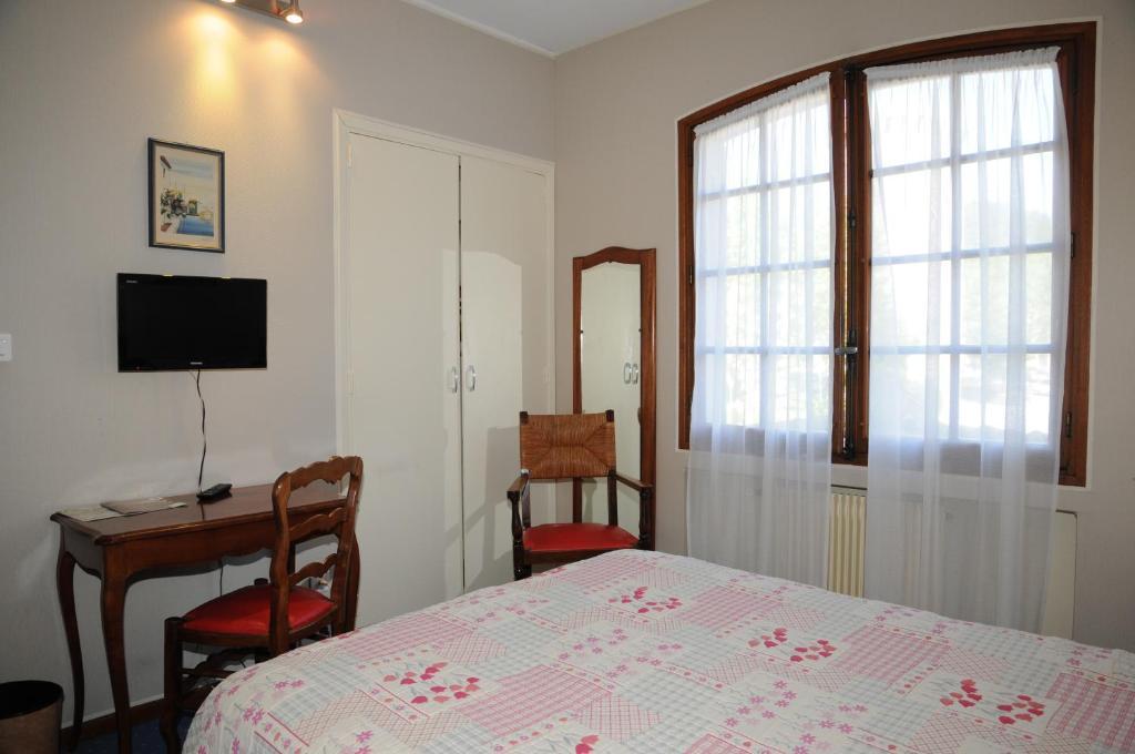 Grand Hotel Du Cours Sisteron Oda fotoğraf